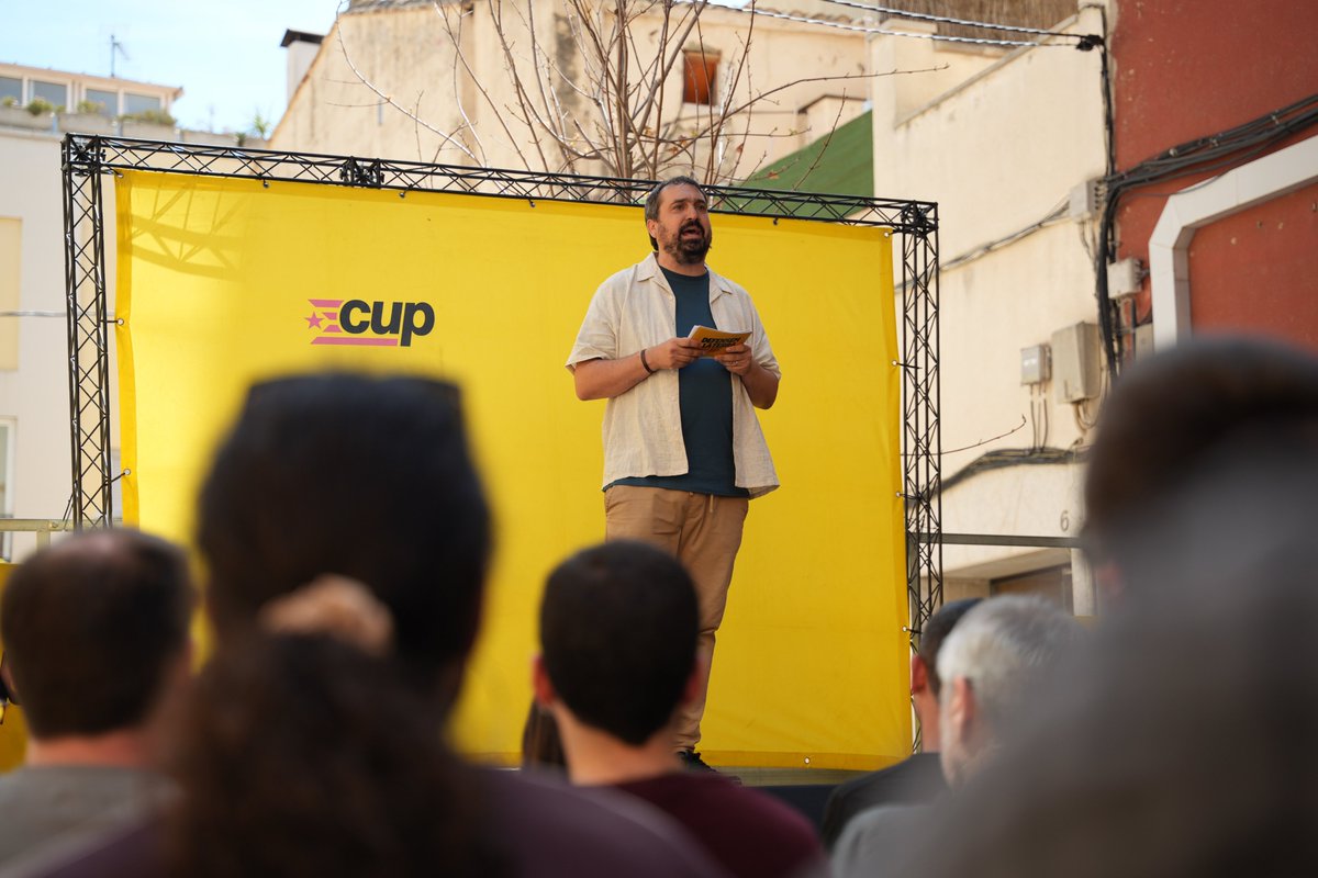 cupnacional's tweet photo. Tenim clar que ja n’hi ha prou de subordinar la política als interessos de la Patronal i als de Madrid.

Cal una agenda pròpia per avançar cap a la independència, confrontant-nos amb l’Estat per garantir drets!

Visca la Unitat Popular, mori el mal govern✊
#DefensemLaTerra https://t.co/LcMbTvyjok