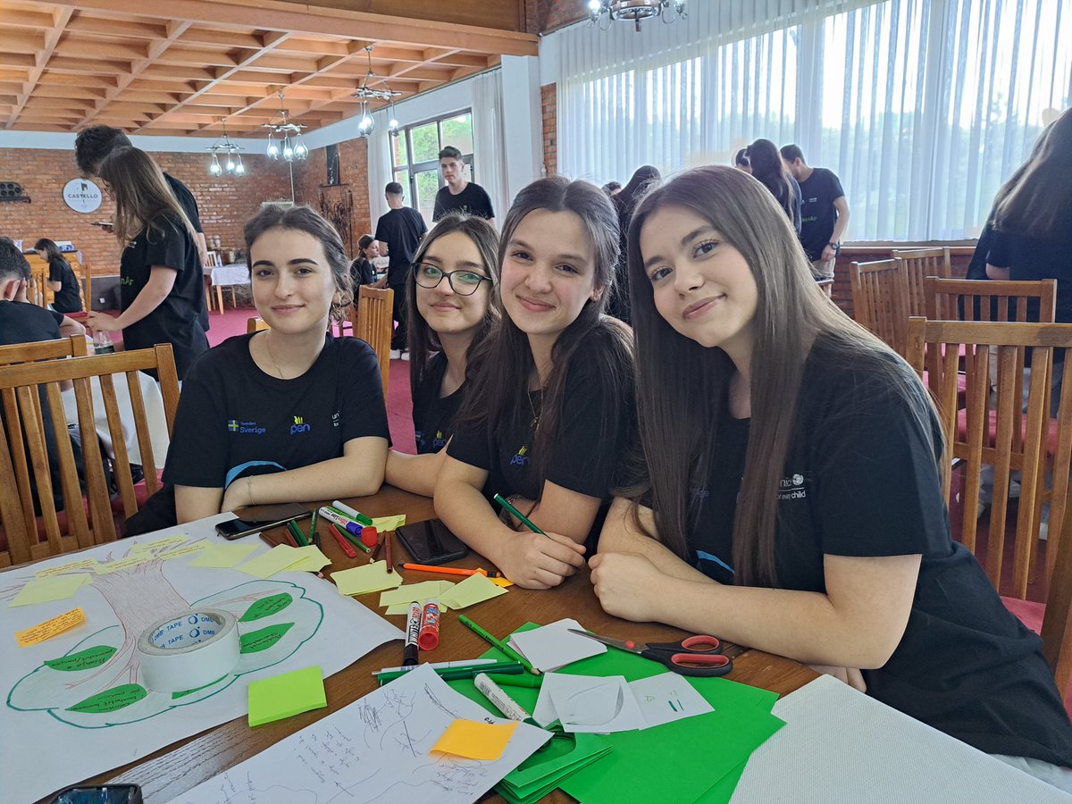 NGO_PEN's tweet photo. 🌟 Day 2 pt2 at #Youth4CleanAir: Let's dive in! Modules include: 1️⃣ Advocacy tactics implementation 2️⃣ Campaign conception 3️⃣ Action planning 4️⃣ Budget management &amp; materials
For a greener Kosovo!💚
Funded by @SwedeninKosovo in partnership with @UNICEFKosovo &amp; implemented by PEN. https://t.co/JQDbBaUkaC