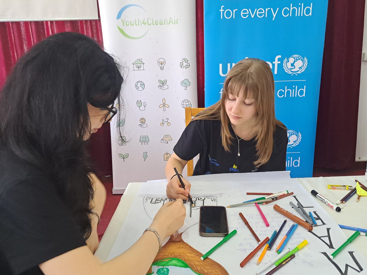 NGO_PEN's tweet photo. 🌟 Day 2 pt2 at #Youth4CleanAir: Let's dive in! Modules include: 1️⃣ Advocacy tactics implementation 2️⃣ Campaign conception 3️⃣ Action planning 4️⃣ Budget management &amp; materials
For a greener Kosovo!💚
Funded by @SwedeninKosovo in partnership with @UNICEFKosovo &amp; implemented by PEN. https://t.co/JQDbBaUkaC
