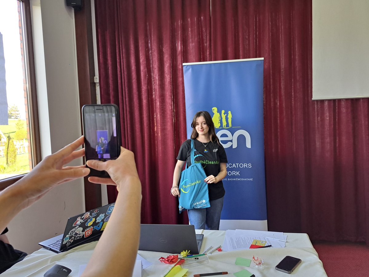 NGO_PEN's tweet photo. 🌟 Day 2 pt2 at #Youth4CleanAir: Let's dive in! Modules include: 1️⃣ Advocacy tactics implementation 2️⃣ Campaign conception 3️⃣ Action planning 4️⃣ Budget management &amp; materials
For a greener Kosovo!💚
Funded by @SwedeninKosovo in partnership with @UNICEFKosovo &amp; implemented by PEN. https://t.co/JQDbBaUkaC