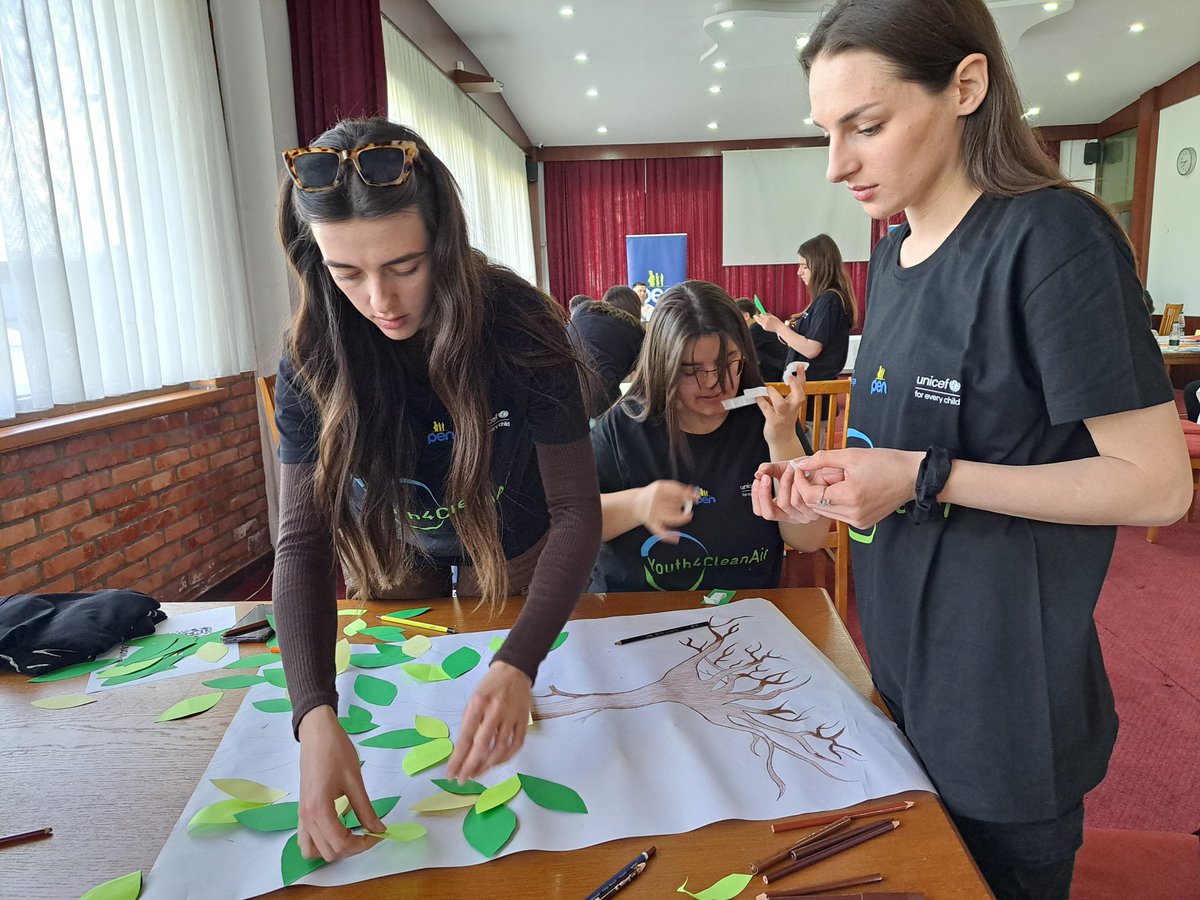 NGO_PEN's tweet photo. 🌟 Day 2 pt2 at #Youth4CleanAir: Let's dive in! Modules include: 1️⃣ Advocacy tactics implementation 2️⃣ Campaign conception 3️⃣ Action planning 4️⃣ Budget management &amp; materials
For a greener Kosovo!💚
Funded by @SwedeninKosovo in partnership with @UNICEFKosovo &amp; implemented by PEN. https://t.co/JQDbBaUkaC