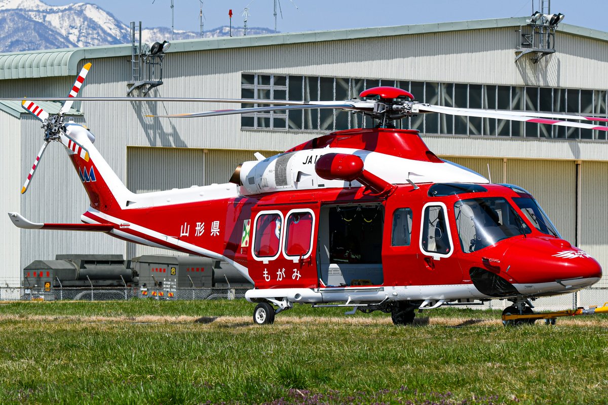 SuKuym8XeXh57DO's tweet photo. 2024.4/13 RJSC/GAJ
山形県消防防災航空隊•AW139•JA15YA
ハンガーから出てきて上がるのかと思い撮影に向かったらまさかの自隊訓練!好条件で15YAを撮影できてよかった。
#山形空港 #RJSC #AW139 https://t.co/73bOhf7Elu
