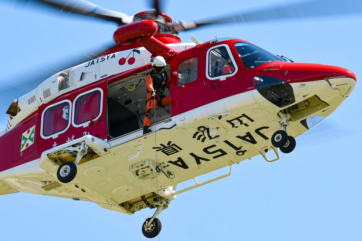 SuKuym8XeXh57DO's tweet photo. 2024.4/13 RJSC/GAJ
山形県消防防災航空隊•AW139•JA15YA
ハンガーから出てきて上がるのかと思い撮影に向かったらまさかの自隊訓練!好条件で15YAを撮影できてよかった。
#山形空港 #RJSC #AW139 https://t.co/73bOhf7Elu