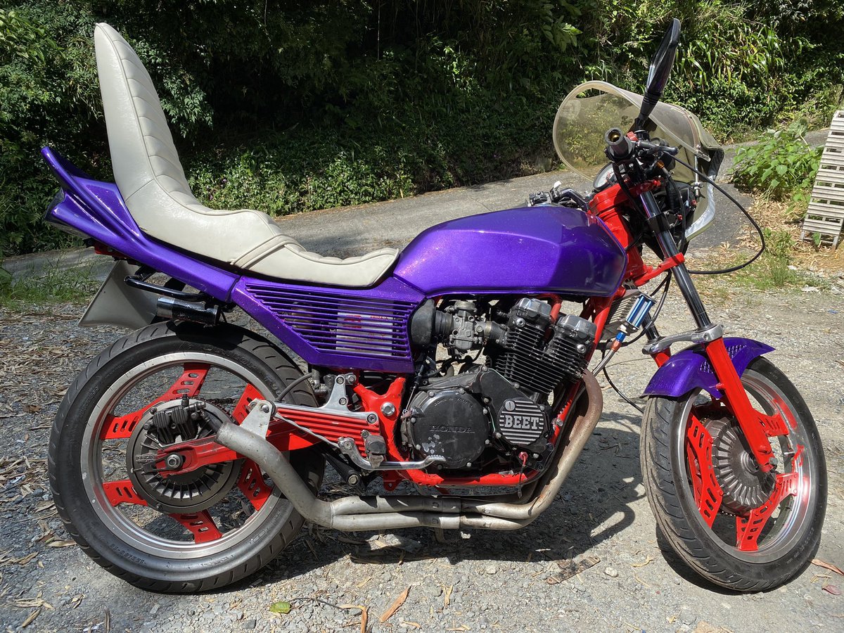 baikuurimasu14's tweet photo. 大阪からcbx400f売ります。
190万早期取引値下げあり。
改造点多数。書ききれないので画像で判断お願いします。どうしても聞きたい箇所は買う気がある方のみDMでお答えします。
不具合、オイル漏れ一切ありません。セル一発。低回転、高回転両方キレます。
#cbx400f
#cbx400f売ります
#バイク売ります https://t.co/ZZlDLjLCH5