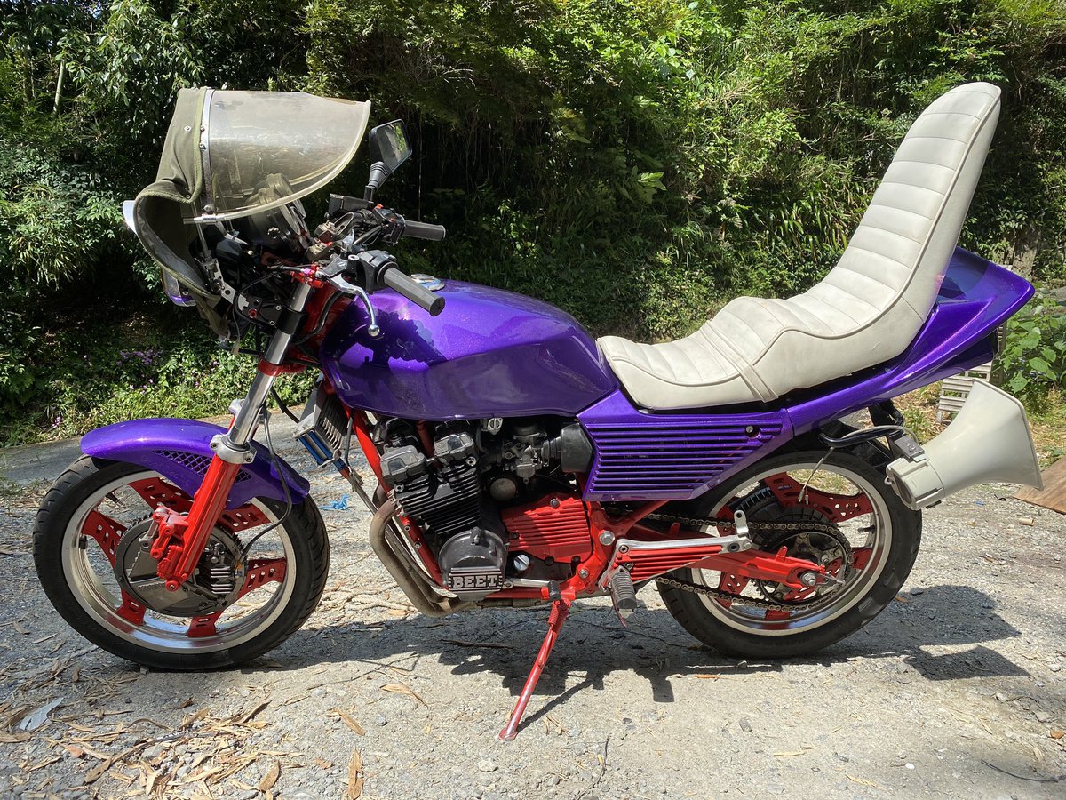 baikuurimasu14's tweet photo. 大阪からcbx400f売ります。
190万早期取引値下げあり。
改造点多数。書ききれないので画像で判断お願いします。どうしても聞きたい箇所は買う気がある方のみDMでお答えします。
不具合、オイル漏れ一切ありません。セル一発。低回転、高回転両方キレます。
#cbx400f
#cbx400f売ります
#バイク売ります https://t.co/ZZlDLjLCH5
