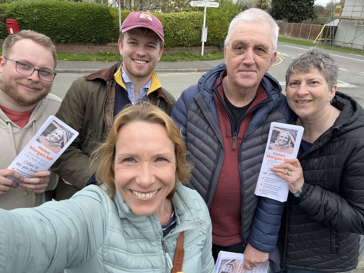 Great to be out in Weston Rhyn today chatting to residents with the team. People here are overwhelmingly clear that that the Conservatives have taken them for granted and change is needed. Thanks to all those who took the time to speak to us.