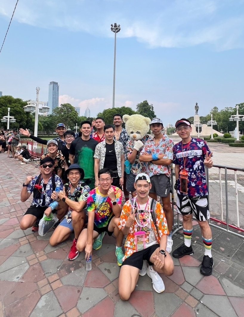 pchy_ch's tweet photo. X-Team Songkran Run
...แต่งหมีไปวิ่ง จะแห้งตอนไหนก่อน 🐻
เราเห็นทุกคนเอ็นดูพี่หมี กลัวพี่หมีร้อน เป็นสีสันให้กับเพื่อนๆ และผู้คนระหว่างทางวิ่ง พี่หมีก็ดีใจ 😄
#RunPchyRun #หมีพริซลี่Run
#theXteamRunners #theXteamAndFriends
#PocariSweatTH #PocariSweat https://t.co/bGh44j6dzp