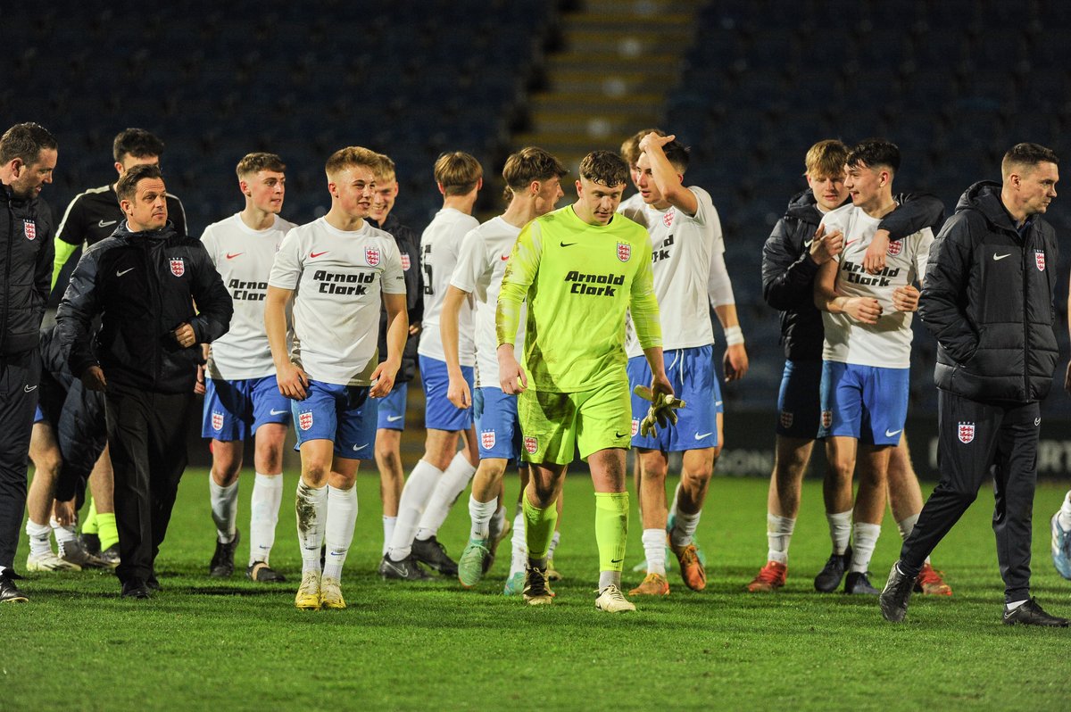 🏴󠁧󠁢󠁥󠁮󠁧󠁿England U18 Schoolboys🏴󠁧󠁢󠁥󠁮󠁧󠁿 The England U18 Schoolboys finished their Centenary Shield campaign on a high last night with a 4-2 win over Scotland 💥 🎥Watch the match back on our YouTube Channel - ESFA TV 📝Match report 🔗 loom.ly/N-HEHZk 📸 @353photo