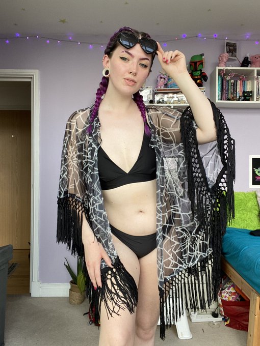 ready for goth girl summer? https://t.co/2XS3PfswyR