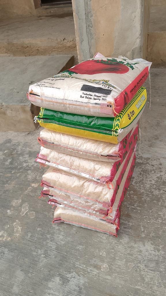 Apart for TIMIGLOW,pls Apart From TIMIGLOW,Help me tag customer to buy either rice or foodstuffs package from me 😭😭😭😭😭😭 Esanu mi Rice 5kg 9k 10kg 18k Come and pay 16k pls 🙏🥹🧎