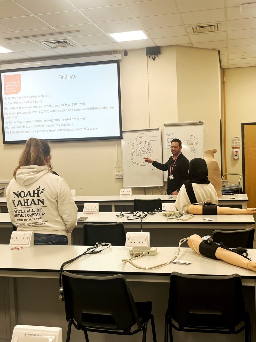 We've had a busy day om campus today, for a applicant day. Here is Dr Lewis Fall demonstrating our case-based learning approach with some potential students. On the cards today, a cardiac case. #USWfamily