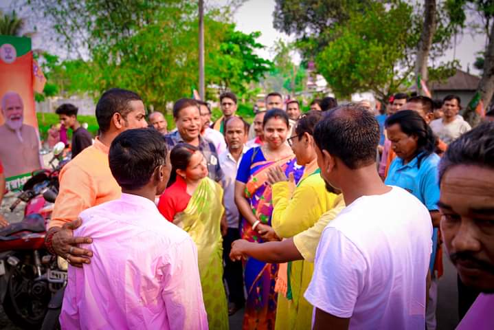 জলপাইগুড়ি লোকসভার অন্তর্গত রাজগঞ্জ বিধানসভার মালিভিটা ও শিকারপুর বাজারে জনসম্পর্ক। #AbkiBaar400Paar #FirEkBarModiSarkar