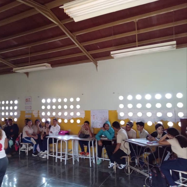 CdceCarache's tweet photo. La juventud de Carache se encuentra en el debate por la Consulta del III Congreso de la Organización Bolivariana de Estudiante OBE #Trujillovanguardiaeducativa https://t.co/wcGqJLQd8e