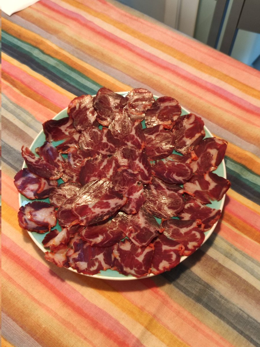 No2Flores's tweet photo. Probando el mogote curado de #vitaminajota de @MaxiPortes. La imagen no hace justicia, pura exquisitez https://t.co/8vHbcas7TA