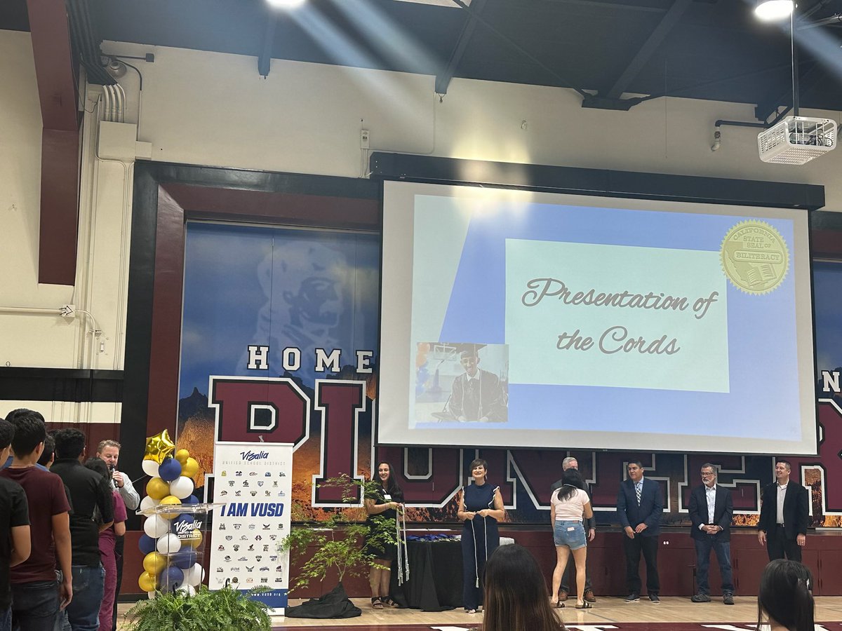 Lisette2025's tweet photo. 250 HS seniors qualified for the Seal of Biliteracy this year, 100 more than last year. Thank you VUSD teachers, staff, and counselors. A special shout out to our behind the scenes team Juan, Melisa, Mike, and Hizkia. @BiliteracySeal #IamVUSD @ardon_diaz https://t.co/mzQa5daEuq