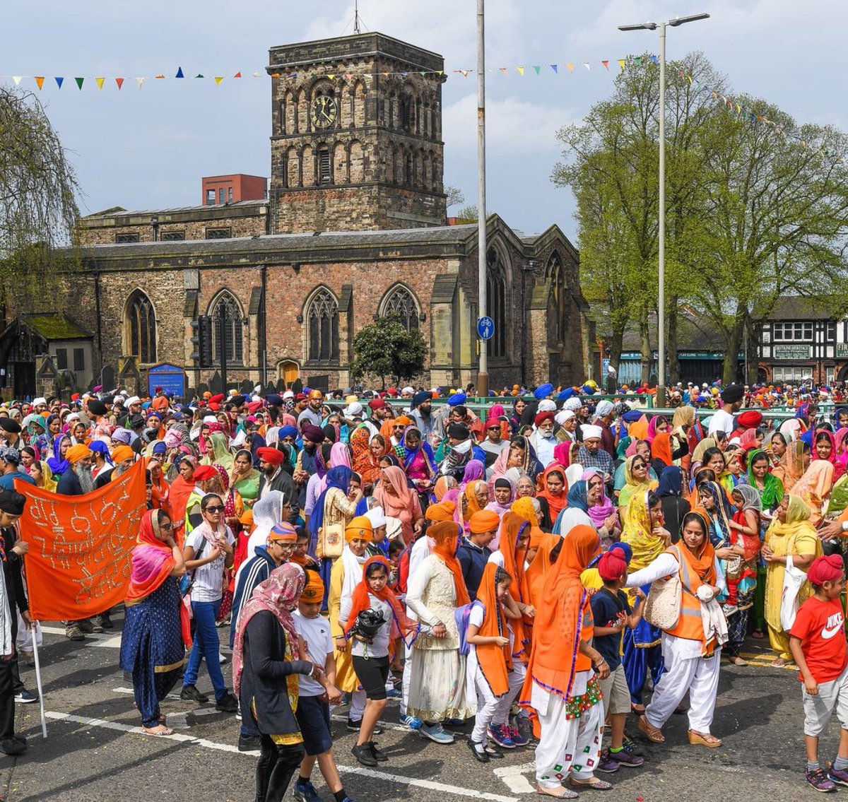 Happy #Vaisakhi to all my Sikh friends here in #Leicester and elsewhere, who are celebrating today and over the weekend. Pic (from Leicester Mercury) of gathering in front of the city centre church of @StNicholasLeics