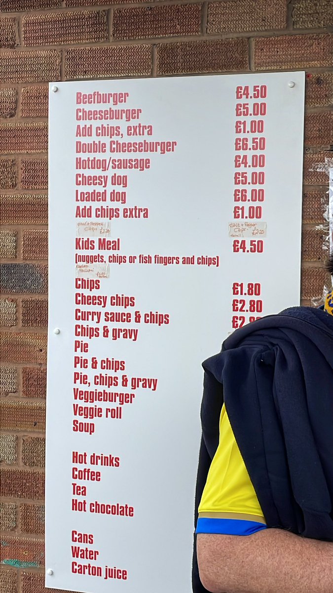 Great value @FootyScran at @SportingFC £6 for Cheeseburger & Chips (£2 for the cups!)