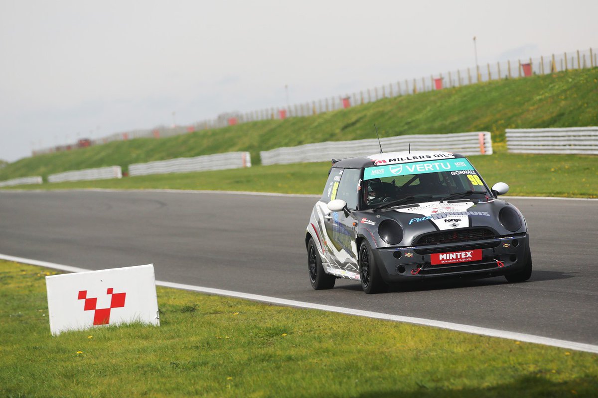 MINIChallengeUK's tweet photo. Snapshots from this morning's Qualifying session 📸 @JakobEbrey #VertuMotors #MINIChallengeTrophy #MillersOils #RepsolLubricantsUK #ScorpionExhausts #Mintex https://t.co/HHWsnUt0K0