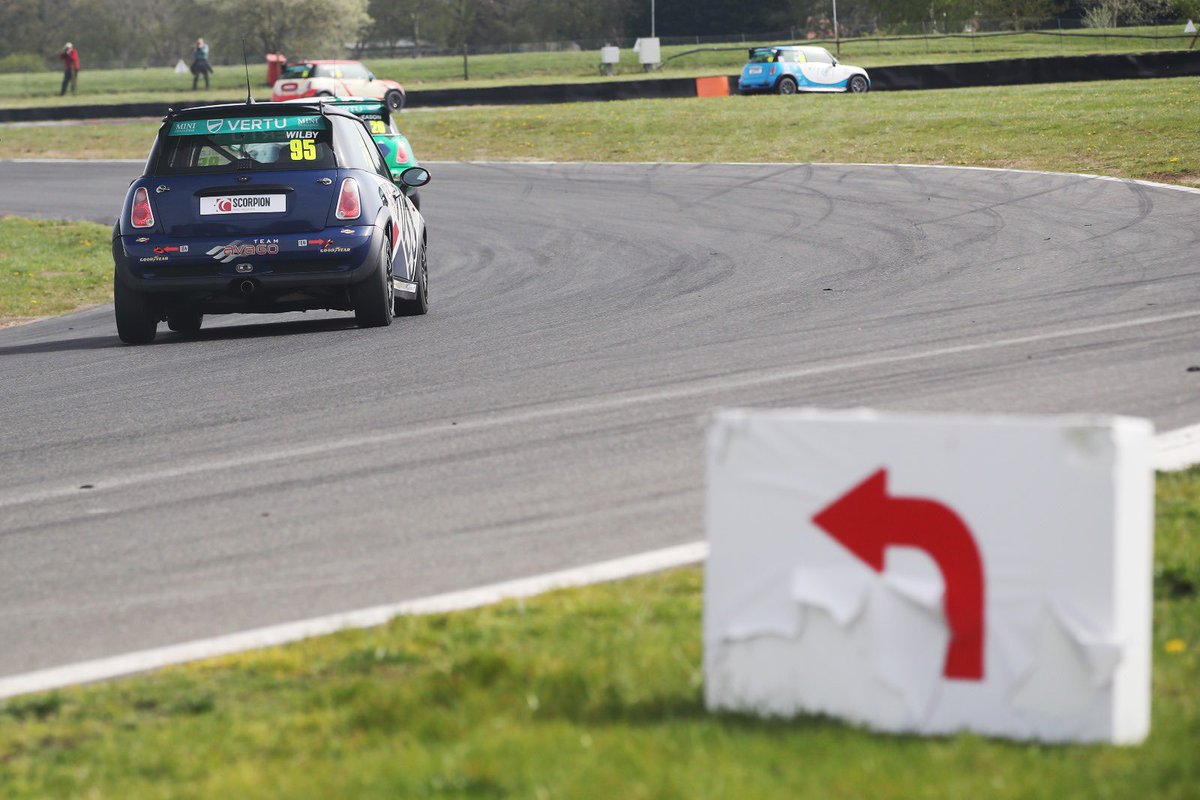 MINIChallengeUK's tweet photo. Snapshots from this morning's Qualifying session 📸 @JakobEbrey #VertuMotors #MINIChallengeTrophy #MillersOils #RepsolLubricantsUK #ScorpionExhausts #Mintex https://t.co/HHWsnUt0K0