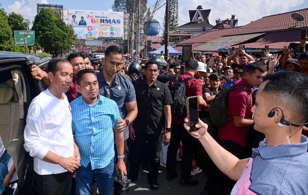 Pasar Buah Berastagi merupakan simbol kekayaan budaya serta agraris Tanah Karo, juga mewakili kehidupan para petani yang terus merawatnya dari generasi ke generasi. Sekitar 70 persen penduduk Kabupaten Karo bekerja pada sektor pertanian, sehingga pasar seluas satu hektare ini