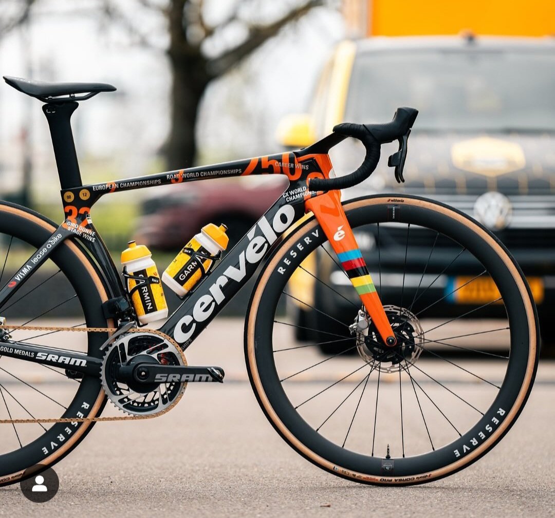 SupporterVos's tweet photo. The @cervelo bicycle Marianne has been awarded with celebrating her 250 professional wins is SO COOL!!! https://t.co/5wTkFfr4gP
