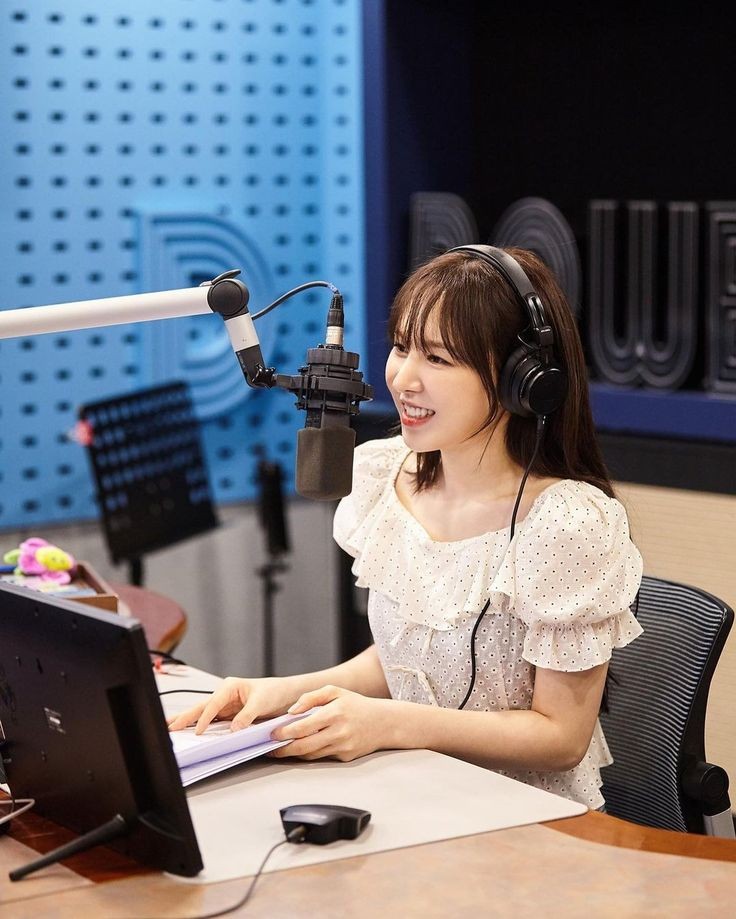 mydear_wendy's tweet photo. CUE FOR ROMANCE
— wenmyeon au #exovelvet

working in the same station, late night news anchor junmyeon kim couldn't help to cross paths with midnight fm radio dj wendy - the very woman who broke his heart and now giving popular love advice. https://t.co/eUHdvl0PGJ