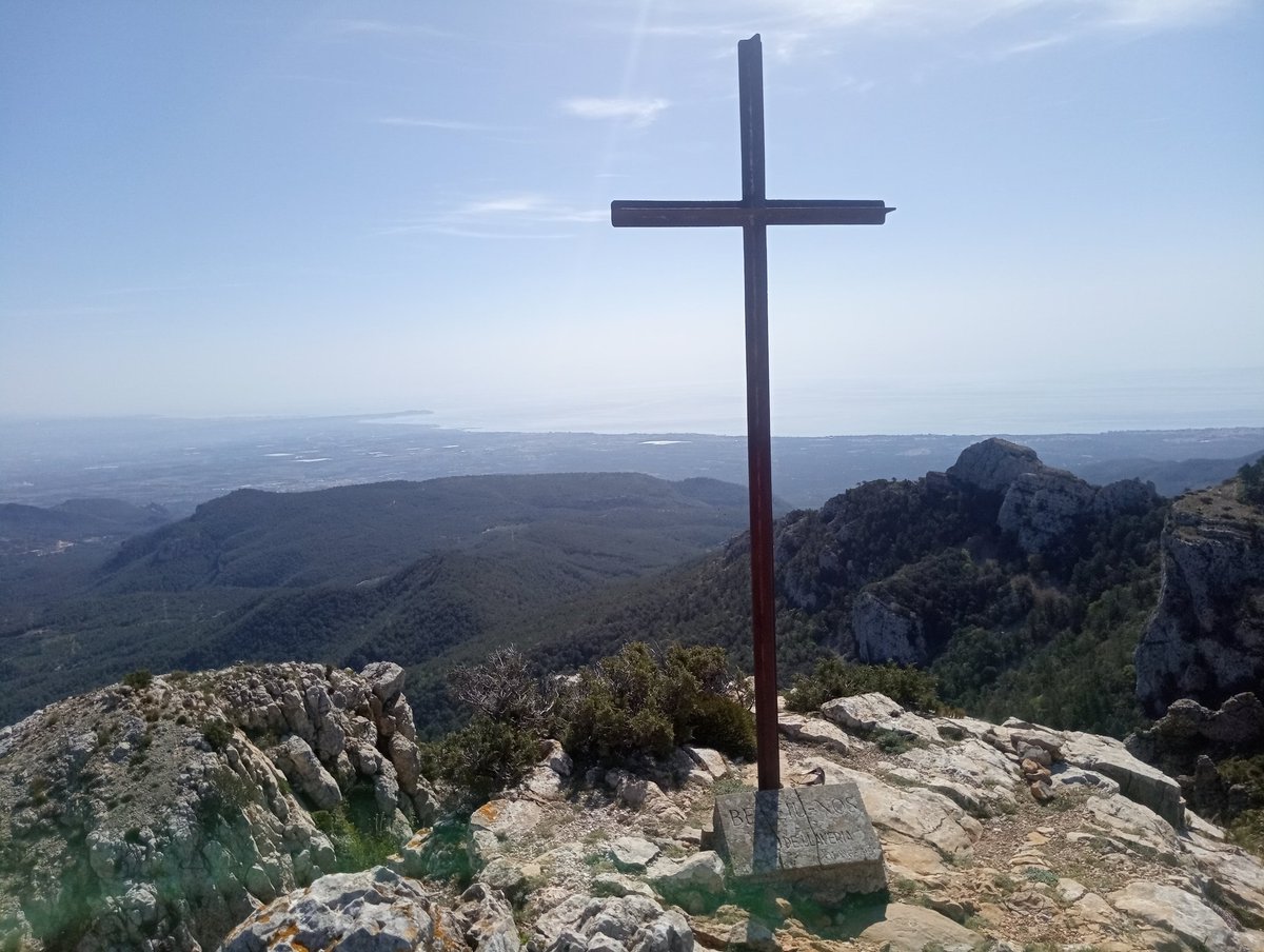 JRovireta's tweet photo. Aquest matí per la serra de #Llaberia amb força calor. #Pratdip #Colldejou #Tivissa #TerresdelMestral #senderisme #paisatge #racons @caminsnatura @meteocat @TerresdeMestral @MuntanyesCD @eltempsTV3 https://t.co/BvhNItCotJ