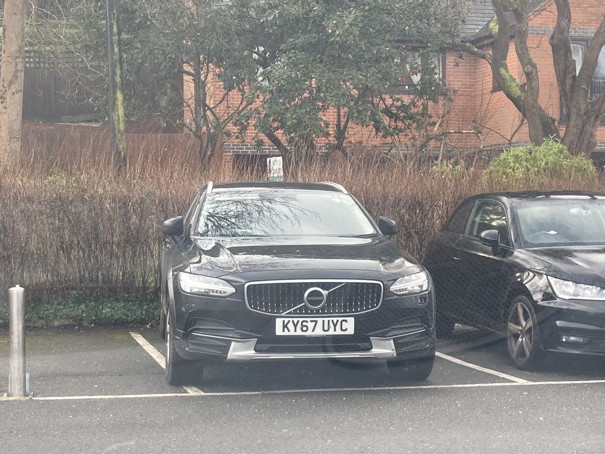 Oh dear… but at least the headlights aren’t on full beam!!! #parking #volvo @parklikeamoron @parklikeaprick @Parklikeatwatuk @parklikeatwat