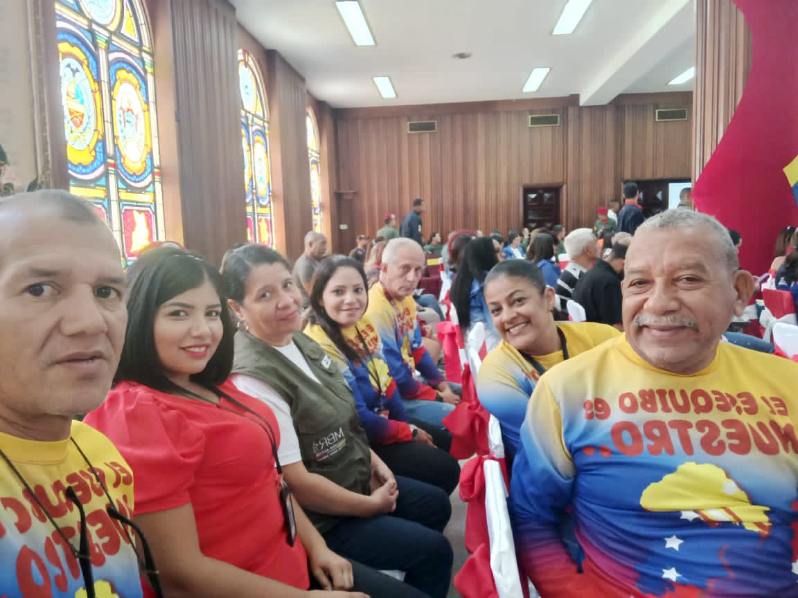 La Fundación Movimiento Bolivariano Revolucionario de la Reserva Activa General en Jefe Félix Antonio Velásquez, presente en la conferencia sobre la Ley del Esequibo. dictada por el Dr. Hernann Escarra. Palacio Blanco, salón Ezequiel Zamora.