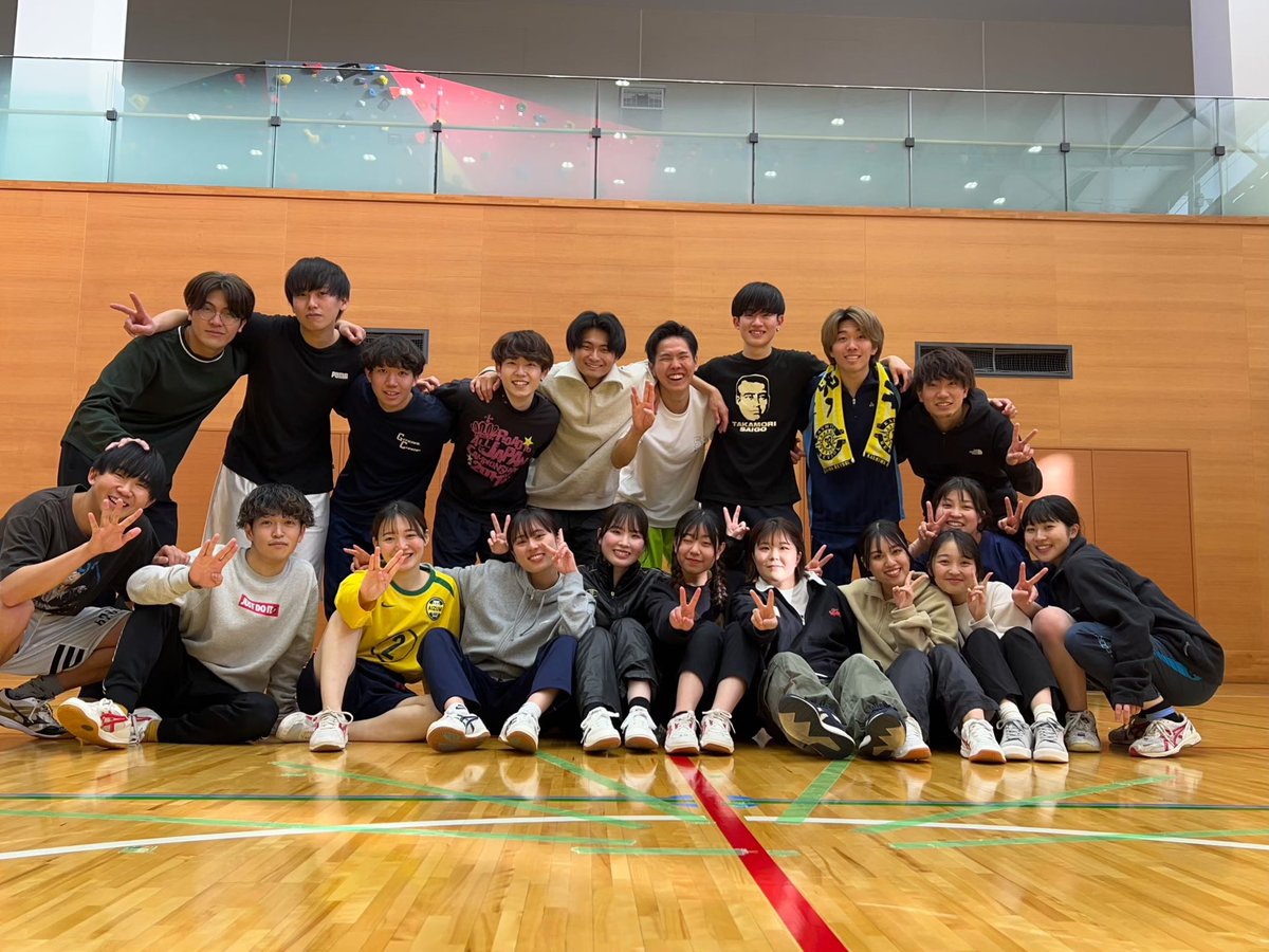 sfida_nuchs's tweet photo. <通年>
【通常活動】

月に1.2回ほど、大学の体育館で
バスケ🏀やバレー🏐をやってます👌

SFIDAの良さはなんといっても
●初心者も一緒になってワイワイ!!
●女子も男子も混ざって楽しく!!

高校の時の体育のような和やかな雰囲気でスポーツを楽しみます🙌 

#春から日大
#春から日大文理 https://t.co/c9mdF7NXHU
