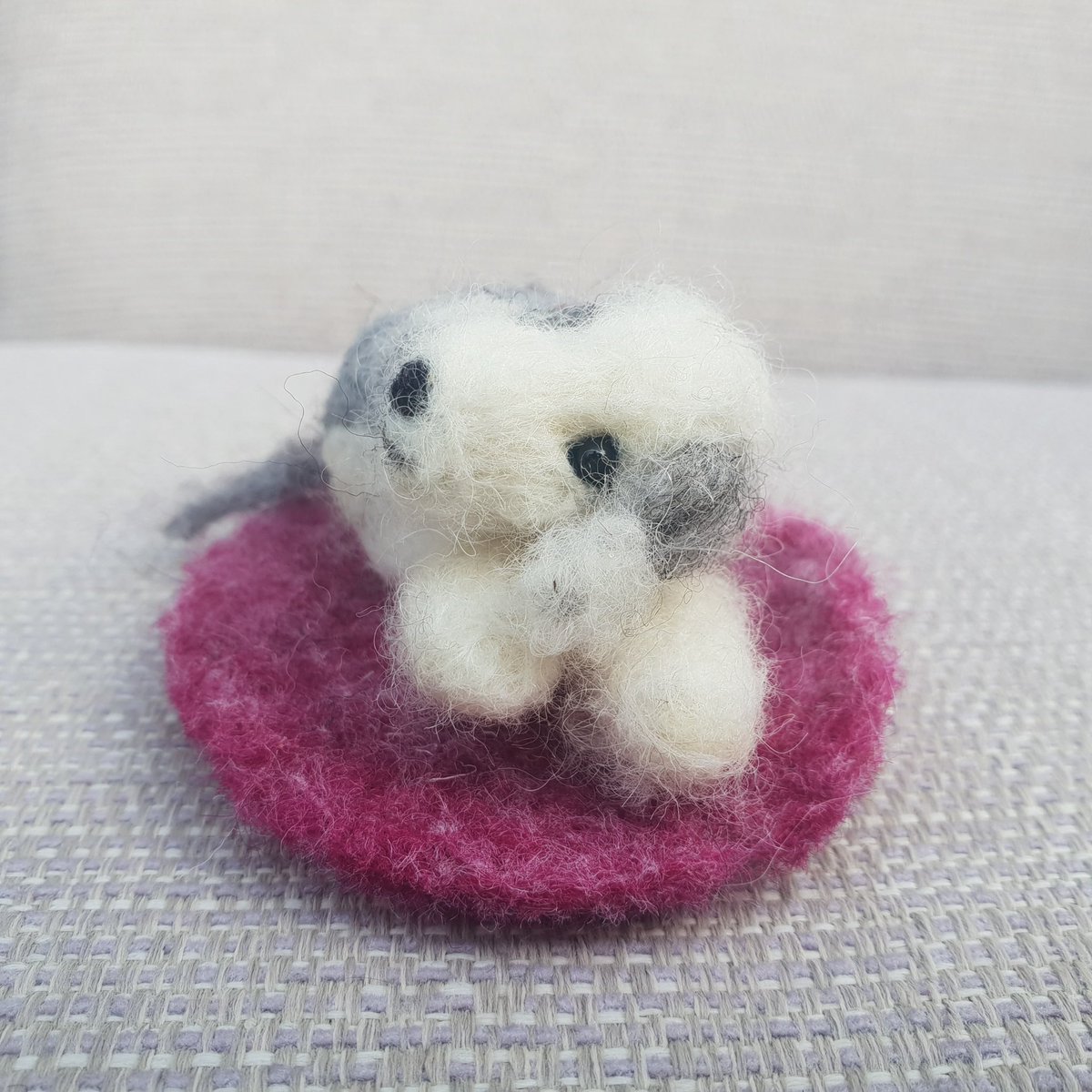 Hello! I hope you’re all enjoying the weekend. Thrilled to share Willow the Bedlington Terrier with you. This adorable needle felted pet will come with her most favourite mat. Thank you 😊💗 therockingfelter.etsy.com/uk/listing/168… #etsy #bedlington #dogsofx #firsttmaster #dogsoftwitter