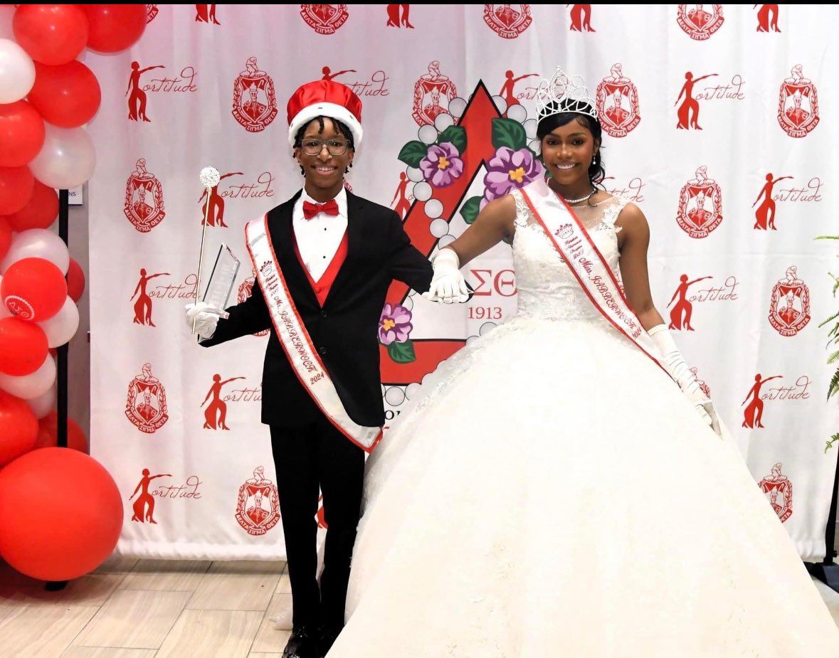 Congratulations to our Mister and Miss Jabberwock 2024, Leslie Mahone and Aimee Dail! We cannot wait to see all that you accomplish in the future!

#jabberwockscholarshippageant #kinstonalumnaechapter #SensationalSAR #DST1913 #scholarship #KingandQueen