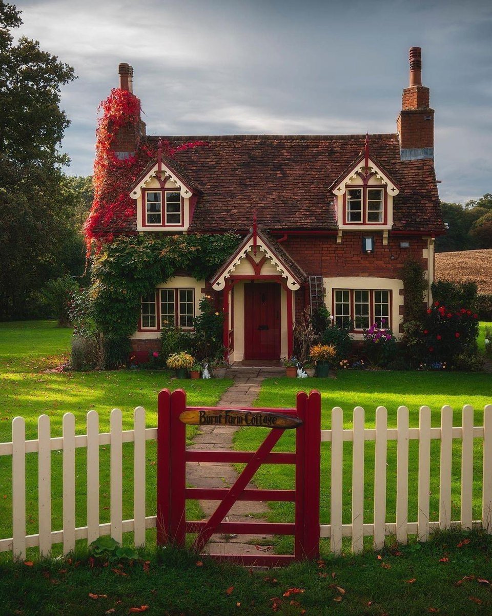 Hertfordshire, UK 🇬🇧
Sweet home 🏡