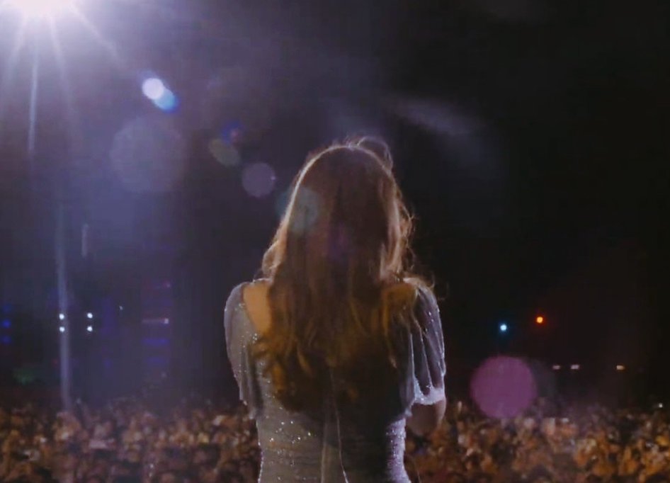 joceydupas's tweet photo. This has to be the HARDEST she has ever mothered 

#LANACHELLA #LanaDelRey https://t.co/bl7j9y6kXk