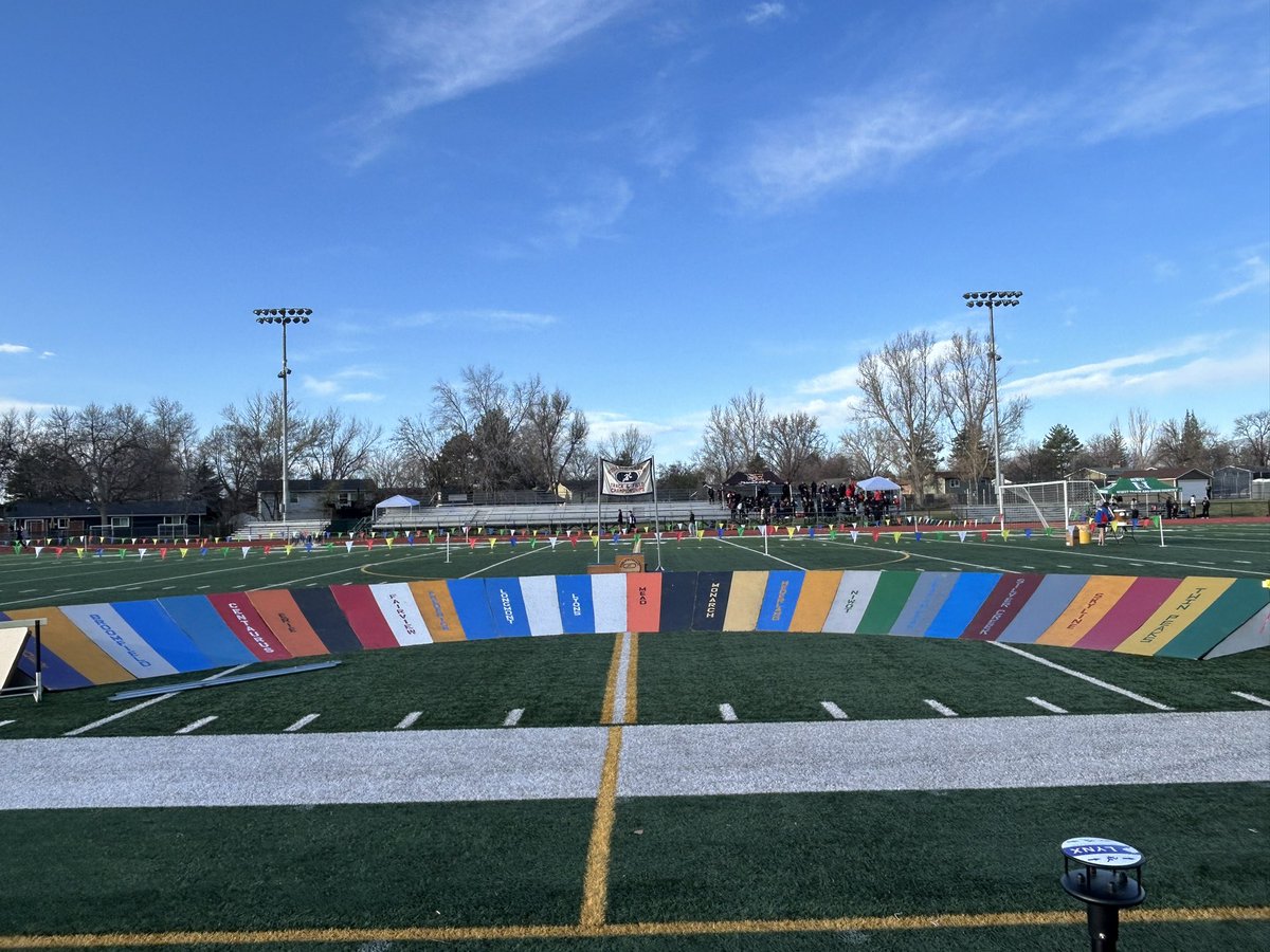 A perfect day for the Boulder County Track and Field Championship. Go Cougs! @lefthandvc @BoCoPreps @NiwotHS @goSVVSD @NiwotBoosters #StVrainStorm