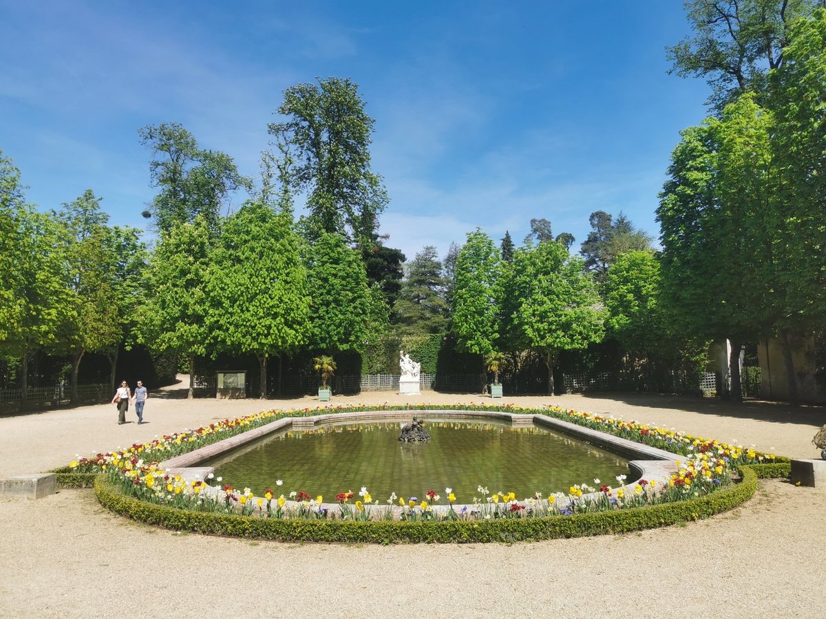 La beauté absolue des Trianon #Versailles quand il fait juste beau.