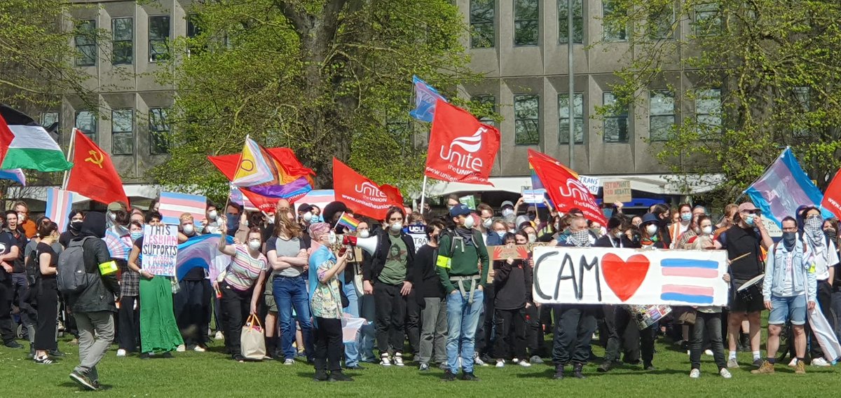 Anti-women protesters in Cambridge today. Interesting to see so many @unitetheunion flags present in the crowd of people who don't believe women have the right to our own safe spaces, language and freedom of association. @Keir_Starmer @wesstreeting @AngelaRayner @RosieDuffield1…