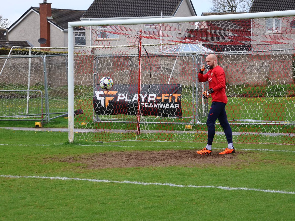 Portadownfc's tweet photo. Back between the sticks @BuchananGareth https://t.co/WQiWMv0tvd