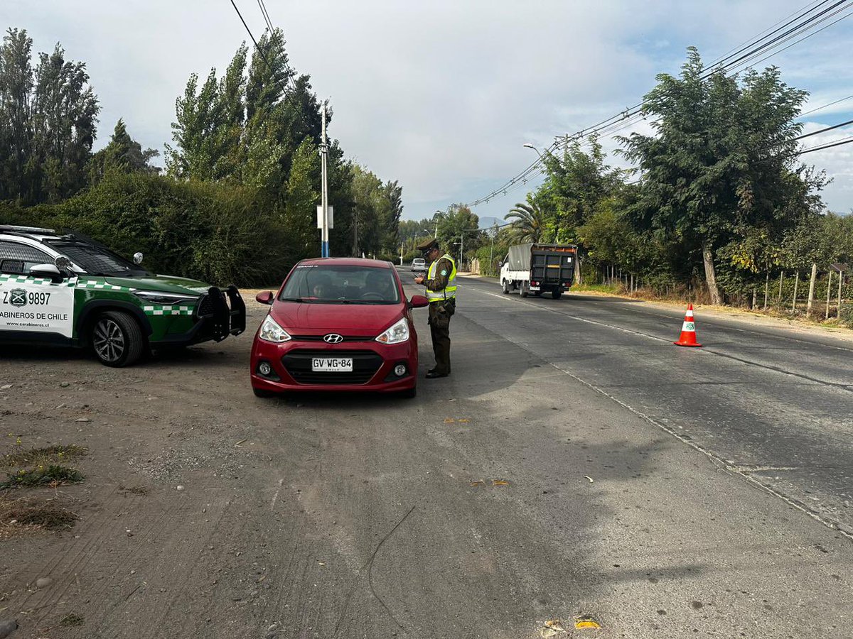 @Carabineros de la Tenencia Isla de Maipo realizan controles vehiculares en el centro de la comuna con la finalidad de entregar una mayor sensación de seguridad a los vecinos #LaPrevencionEsNuestraEsencia @MuniIsladeMaipo