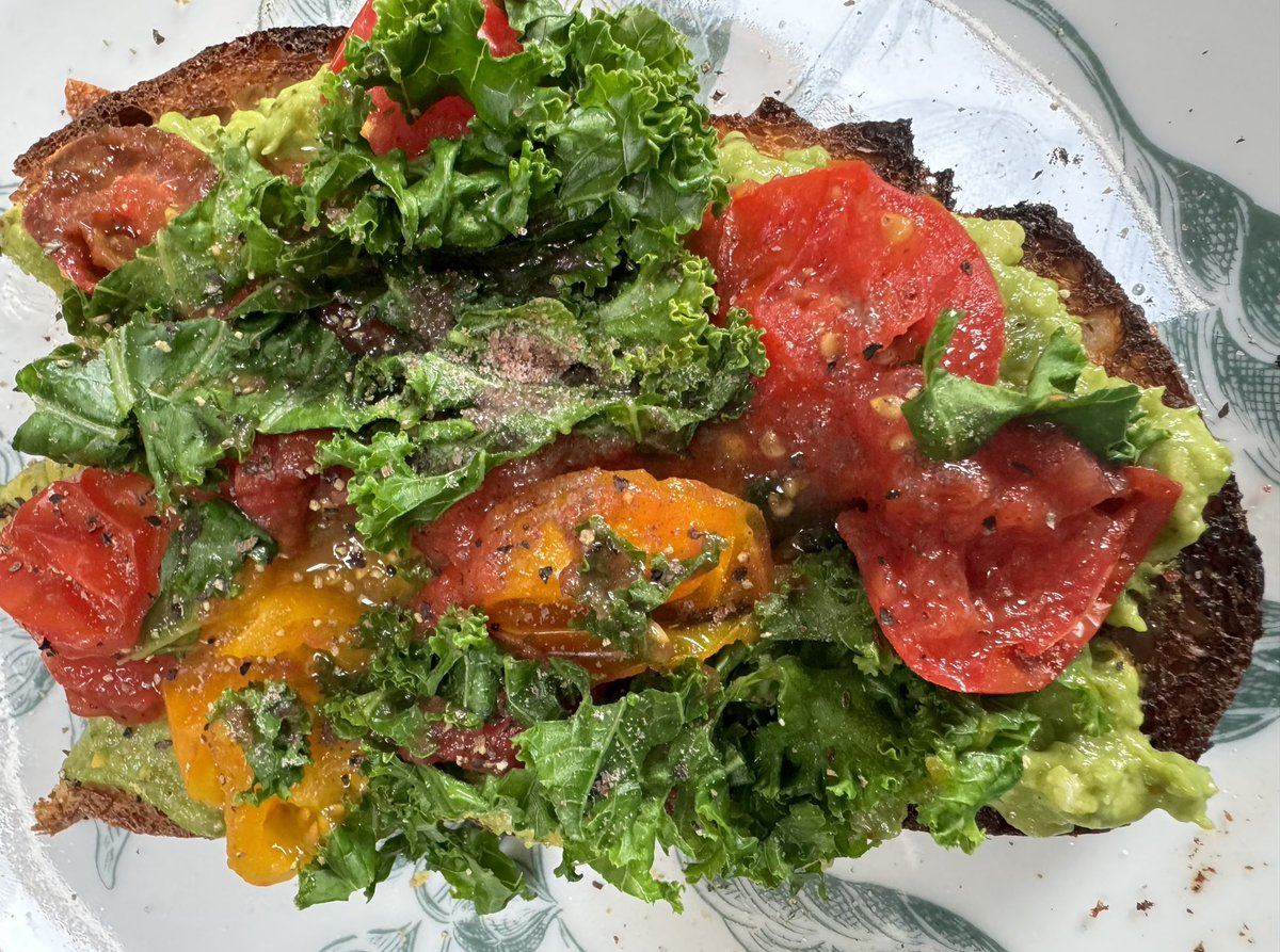 There’s no reason not 2be #Vegan 💚🌱.  Today I went for mashed avocado 🥑 w/garlic 🧄, seasonings, warmed tomato 🍅 & kale 🥬 on sourdough 🍞 toast 😋. It’s easy, delicious, filling, & healthy. Together we can reduce #AnimalSuffering & #SaveThePlanet too by eating #PlantBased .