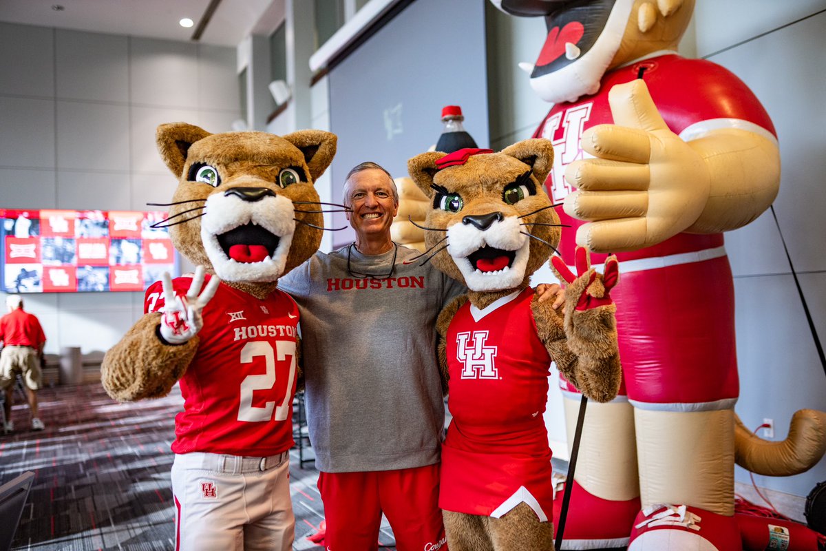 UHCougarFB's tweet photo. Let’s have a day, Coogs! 

#GoCoogs https://t.co/skqs7a6iVm