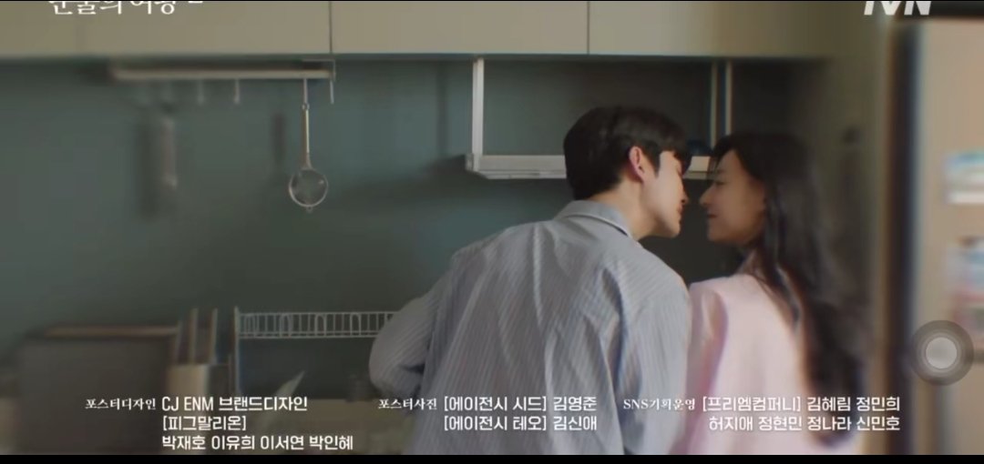 doing dishes together with matching PJ's OHHH THEY ARE SO MARRIED

#QueenOfTears #KimJiWon #KimSooHyun