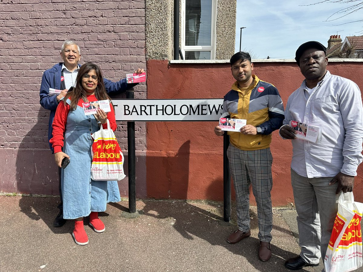 Canvassing in East Ham for our London assembly candidate @unmeshdesai and our Mayor @SadiqKhan. Amazing response in support of our candidates. #GOTV