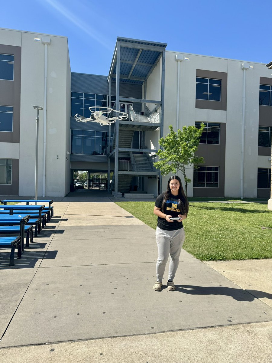 Bsimmon3's tweet photo. Milby Aerospace Engineers in the work. Education for the future. @rpena3kr @Milby_HS https://t.co/geqoInnJGb