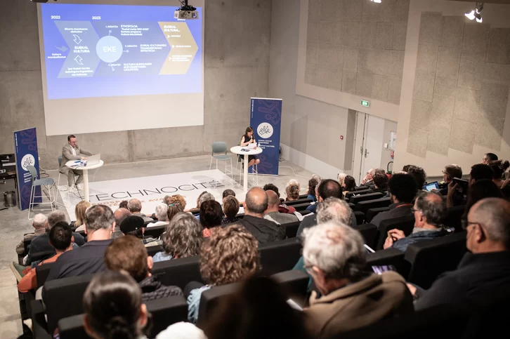 MediabaskInfo's tweet photo. #Culture La transmission, prochain gros chantier de l’Institut culturel basque @icb_info 
https://t.co/5mVRiT0QOW https://t.co/w4w3C7ISYa