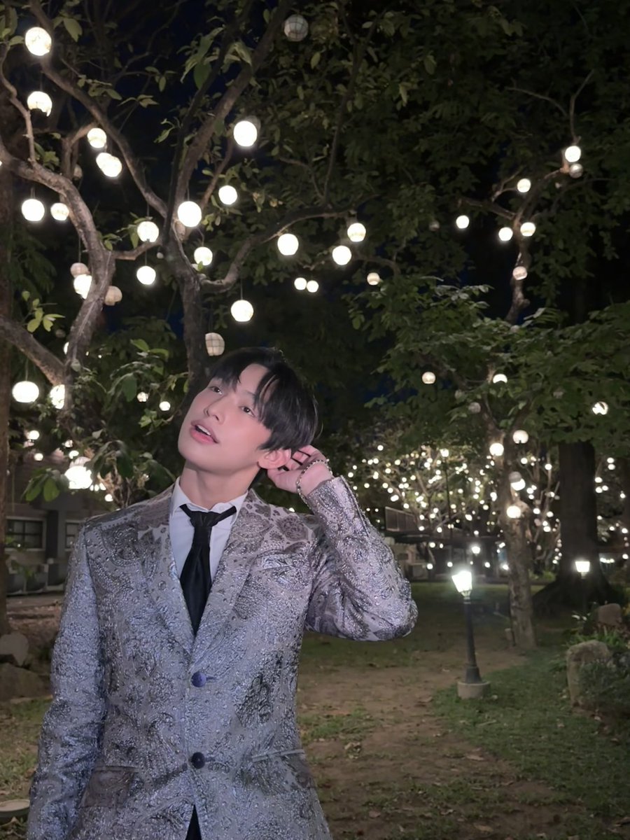 axllukecab's tweet photo. Pwede po ba kayo maging prom date? 
*hinarana* https://t.co/saPWVYh90m