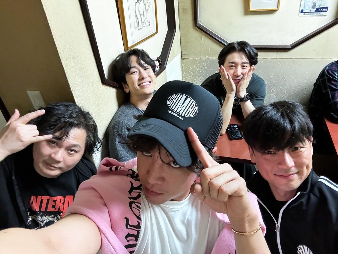 Kkorepo's tweet photo. #チャングンソク 率いるバンド「#CHIMIRO」、仙台公演を終えて打ち上げ…「この味のおかげで生きてる!!」 
https://t.co/Fq7HGtxazu https://t.co/n9QpYP1wqK