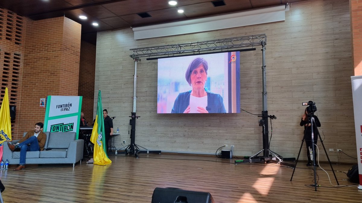 yi_r's tweet photo. #FontibónTeCumplimosConAmor
Rendición de cuentas Alcalde Diego Maldonado https://t.co/8FT8fRKSmD