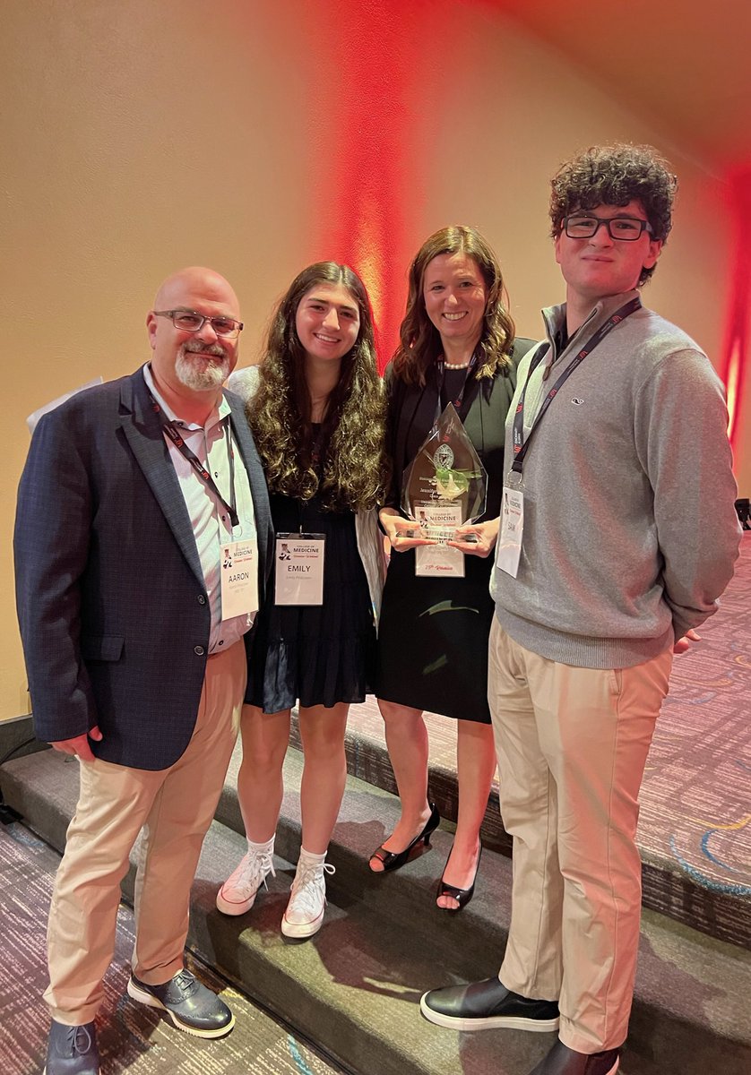 kaplanpicudoc's tweet photo. So honored to be recognized by @UCincyMedicine at College of Medicine Reunion Weekend! https://t.co/wGJfQ9j5vc