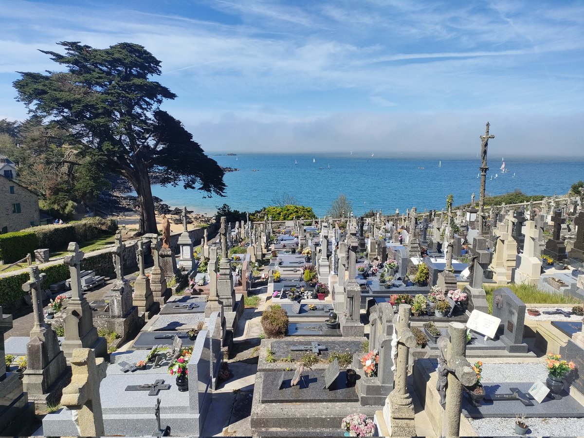 DimitriLhours's tweet photo. Si vous vous demandez pourquoi beaucoup de monde aime finir ses jours à Douarnenez https://t.co/WL646UJONt